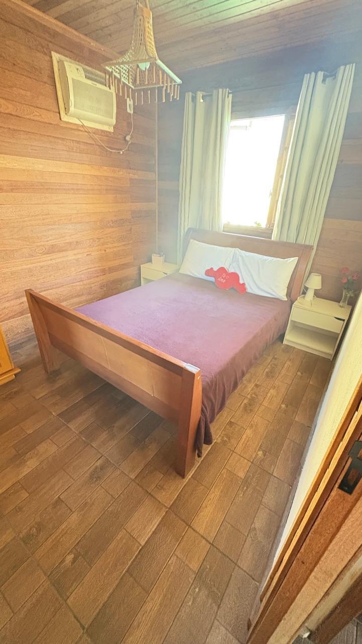 Quarto dos fundos, de frente para a piscina